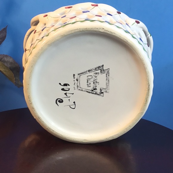 🌿🌺🌿OPEN WEAVE PORCELAIN BASKET FROM PORTUGAL 🌺 - Picture 7 of 8